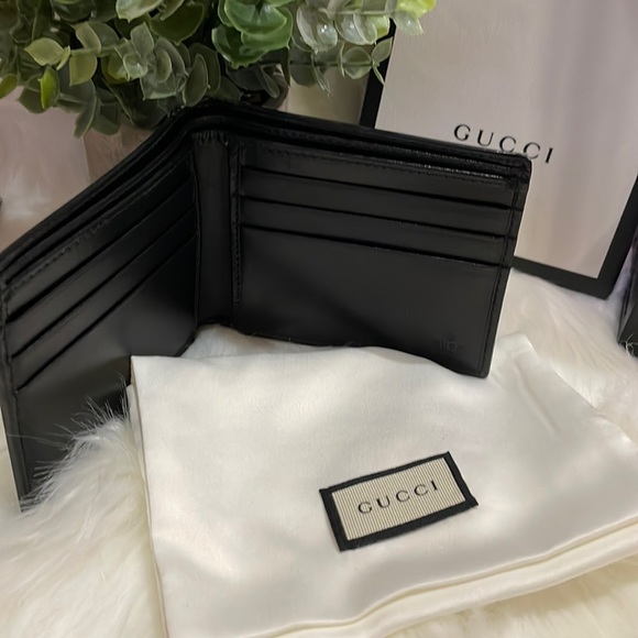 AUTHENTIC GUCCI LEATHER WALLET - Picture 2 of 16